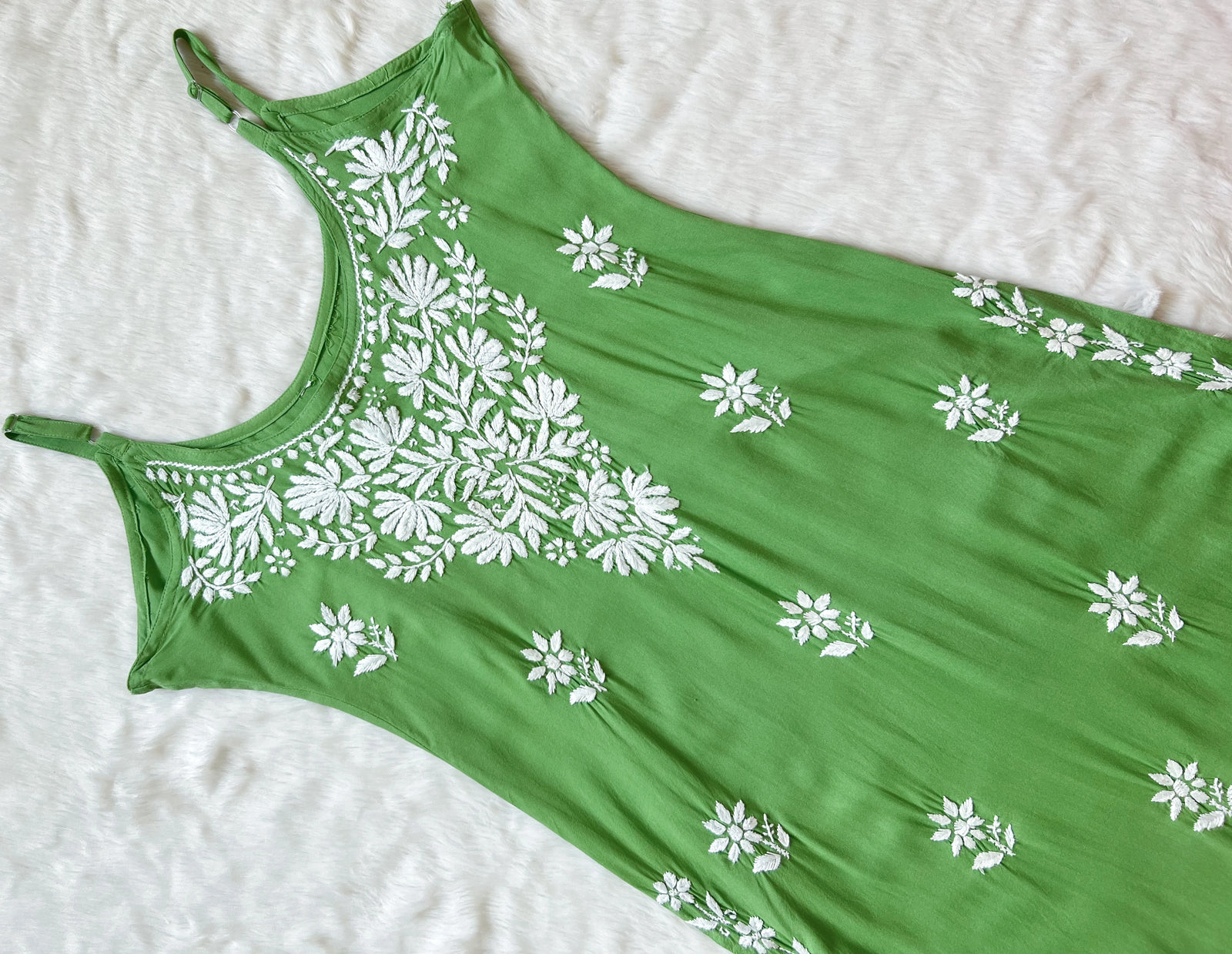 Rida Green Sleeveless Rayon Chikankari Kurta