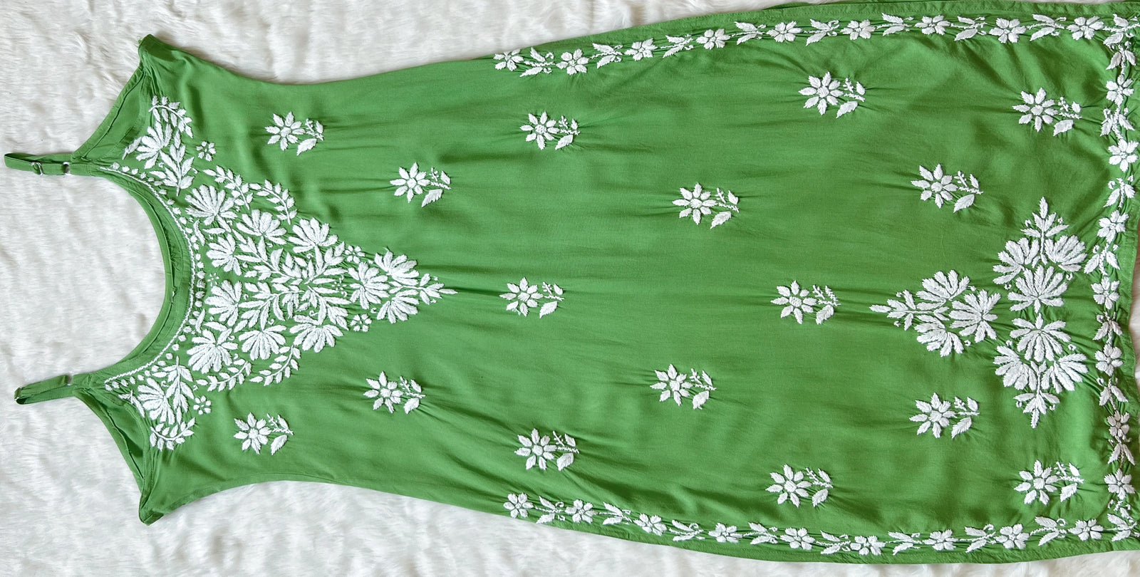Rida Green Sleeveless Rayon Chikankari Kurta