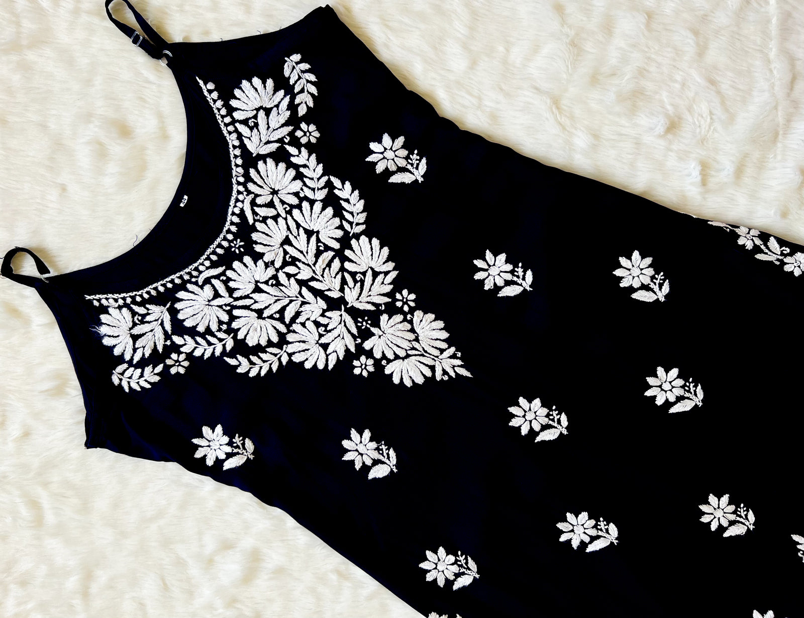 Rida Black Sleeveless Rayon Chikankari Kurta