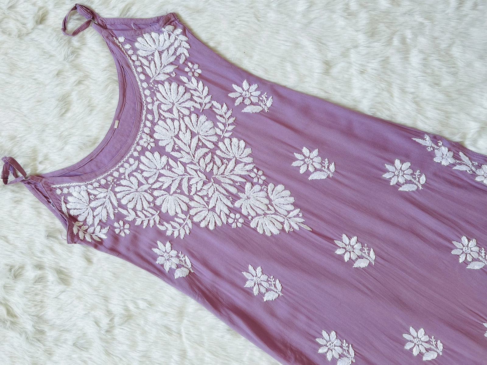 Rida Lilac Sleeveless Rayon Chikankari Kurta