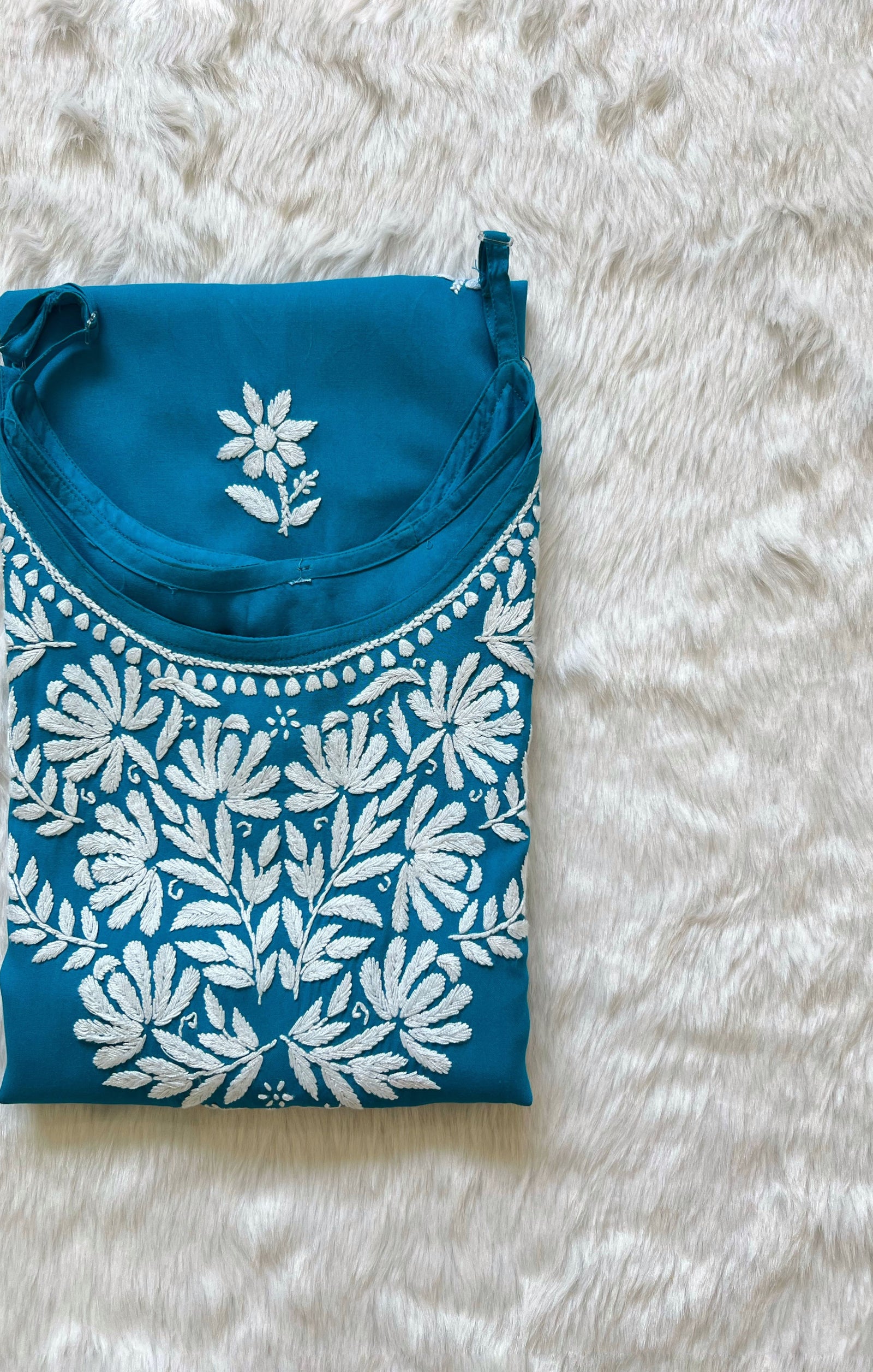 Rida Peacock Blue Sleeveless Rayon Chikankari Kurta