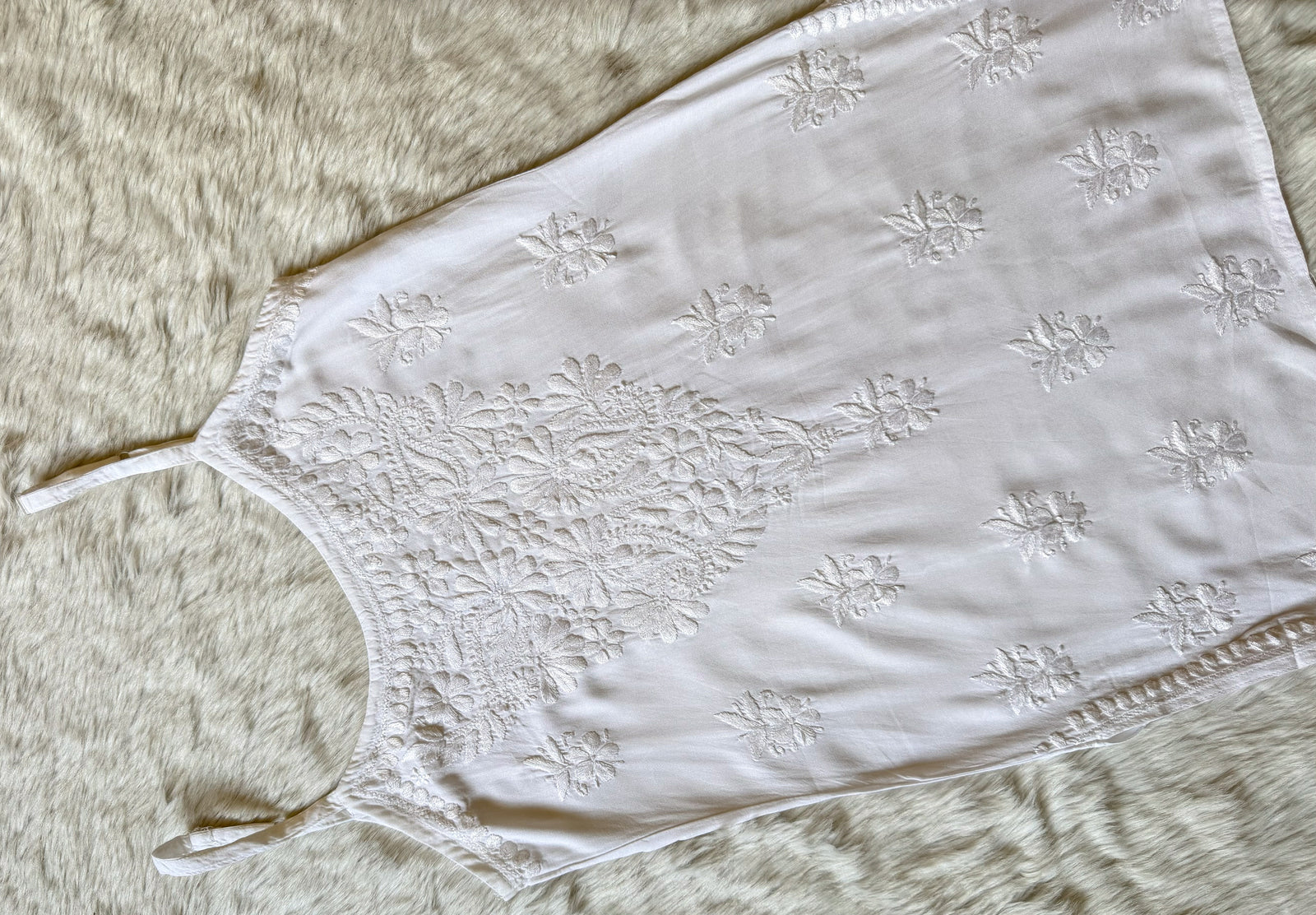Heer White Sleeveless Short Rayon Kurti