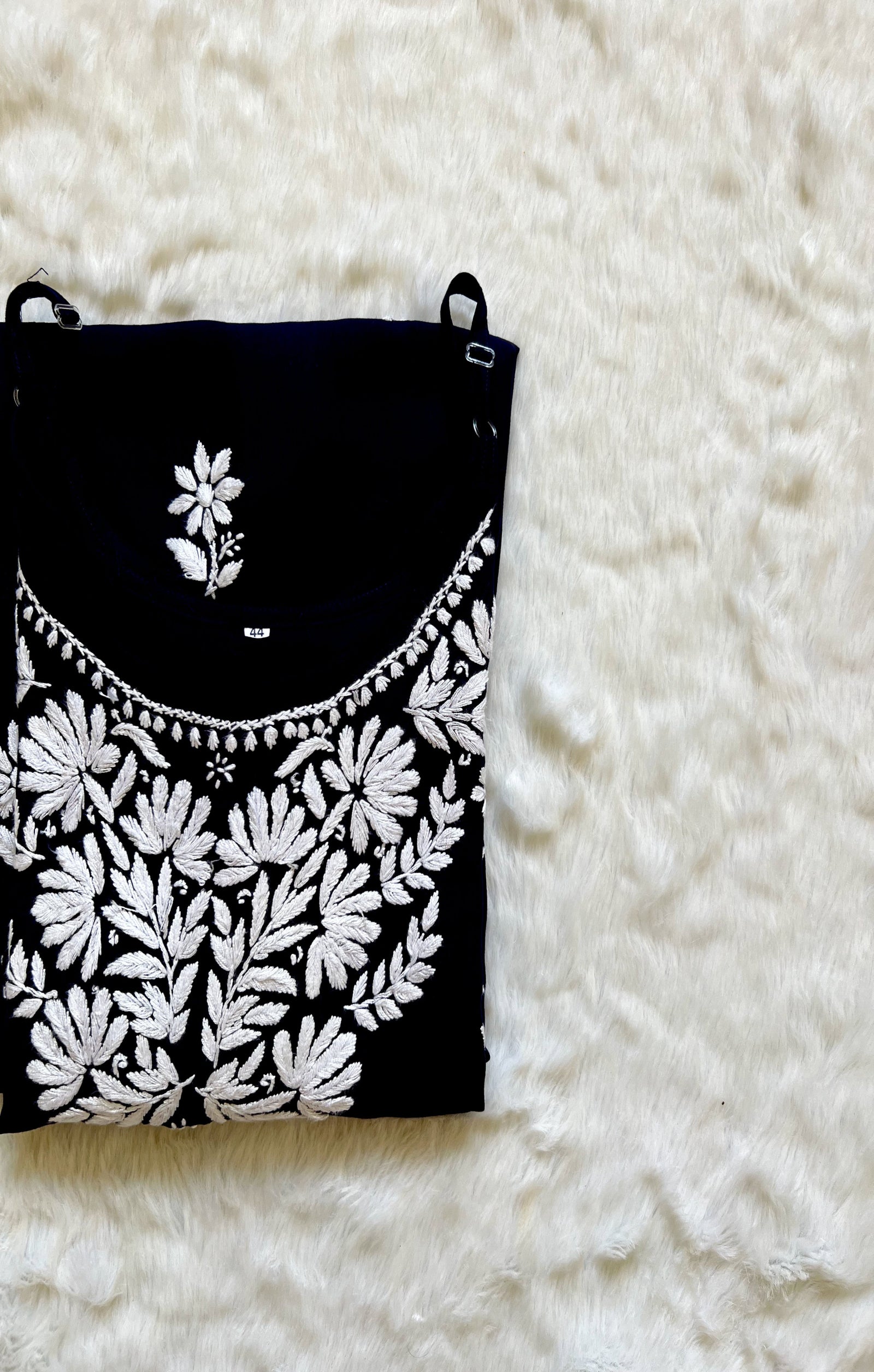 Rida Black Sleeveless Rayon Chikankari Kurta