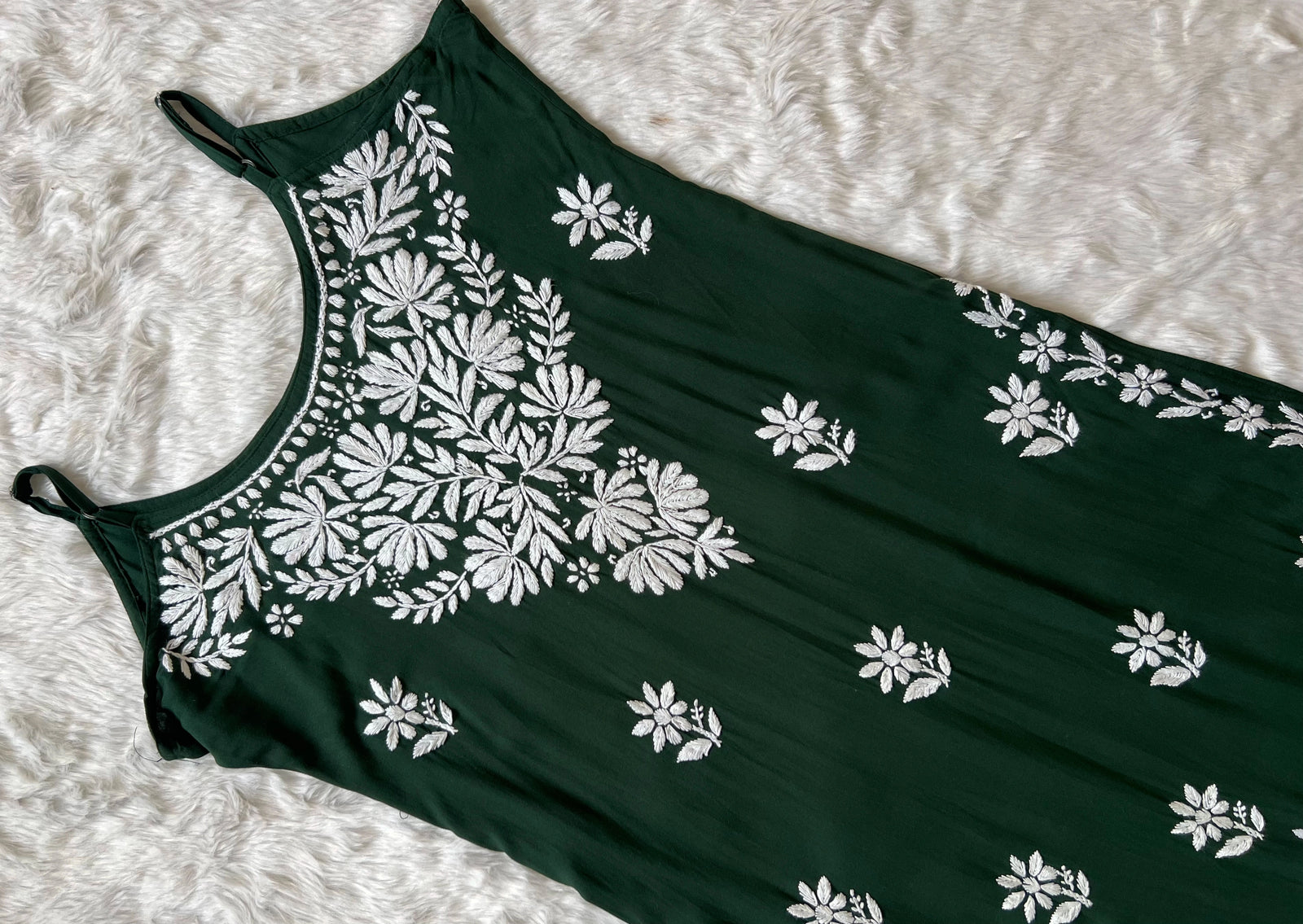 Rida Forest Green Sleeveless Rayon Chikankari Kurta